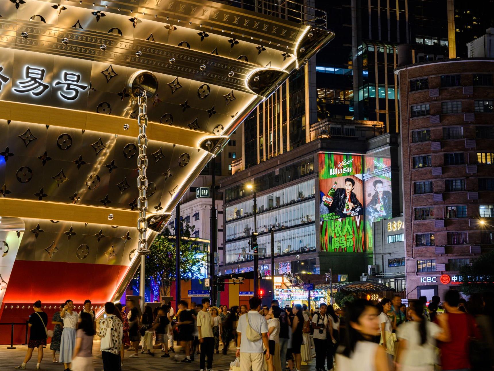 上海|太古张园「奢耀巨幕」超级灯箱